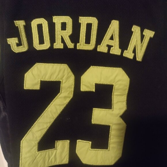 Nike Air Jordan Black and yellow youth 8-10 basketball jersey - Picture 4 of 6